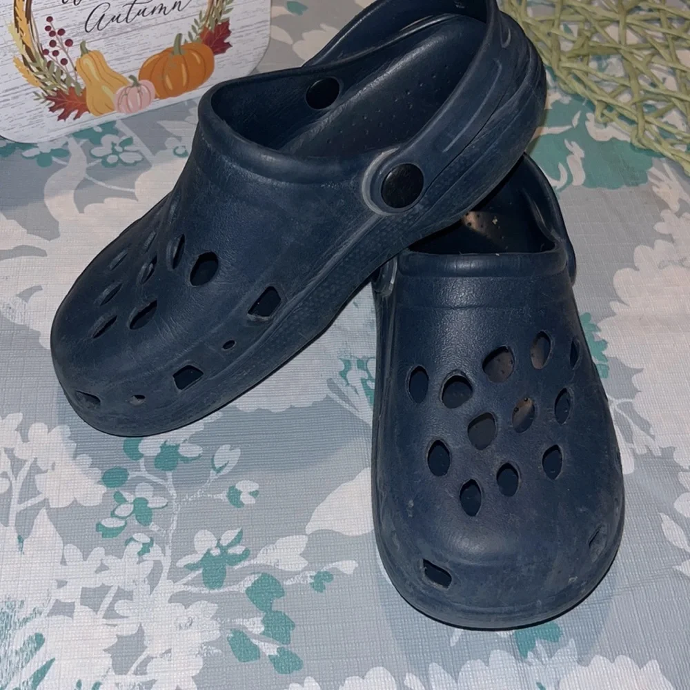 Croc Like Navy Blue Youth Slip on Shoes sz Y 12/ 13 EUC